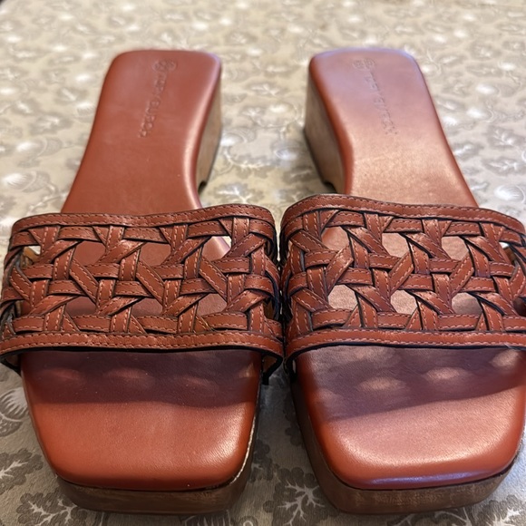 Chic Tory Burch woven leather platform slides - Picture 1 of 5